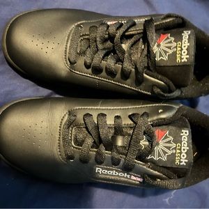 Size 4 1/2 kid shoes, Reeboks classics, black Warren maybe one time